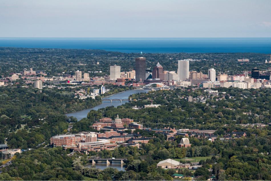 Aerial image of University of 罗彻斯特 with 罗彻斯特 skyline in background